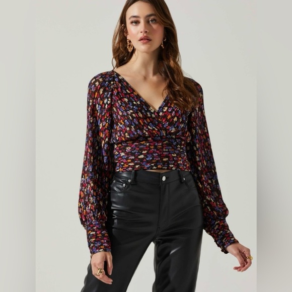 ASTR The Label Pernilla Pleated Long Sleeve Blouse - Black/Pink Ditsy - Medium - Picture 1 of 14
